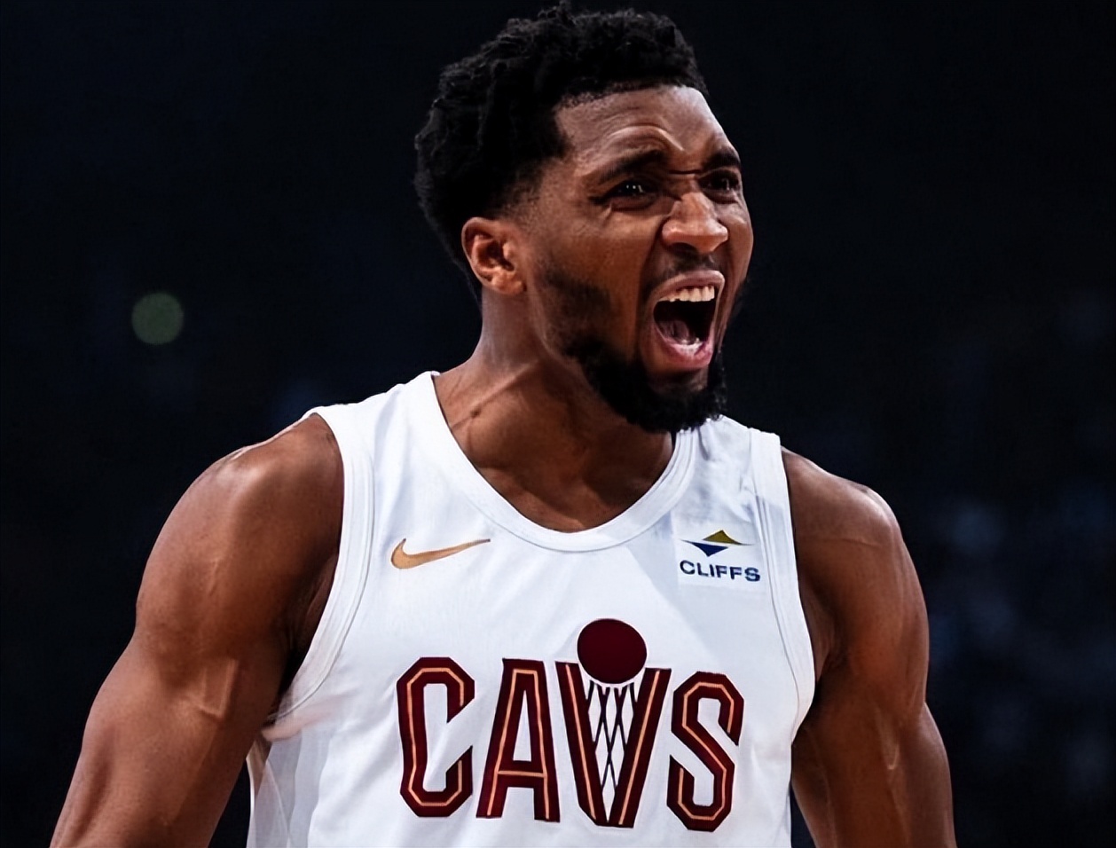 步行者鏖战爵士,萨姆·米切尔爆发神勇的简单介绍 步行者鏖战爵士,萨姆·米切尔爆发神勇的简单介绍