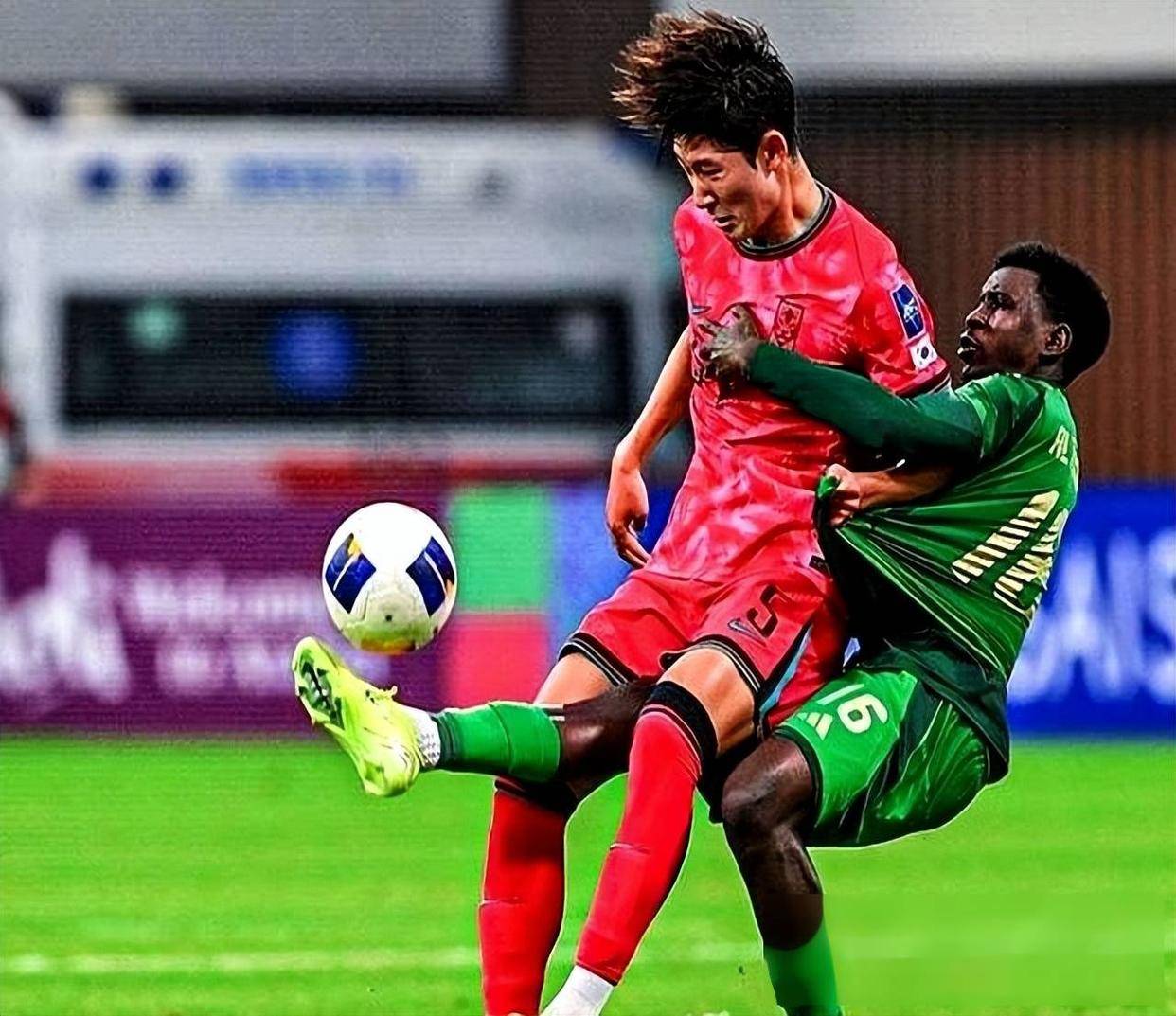 爆冷!亚洲杯强队意外出局震惊全场 爆冷!亚洲杯强队意外出局震惊全场