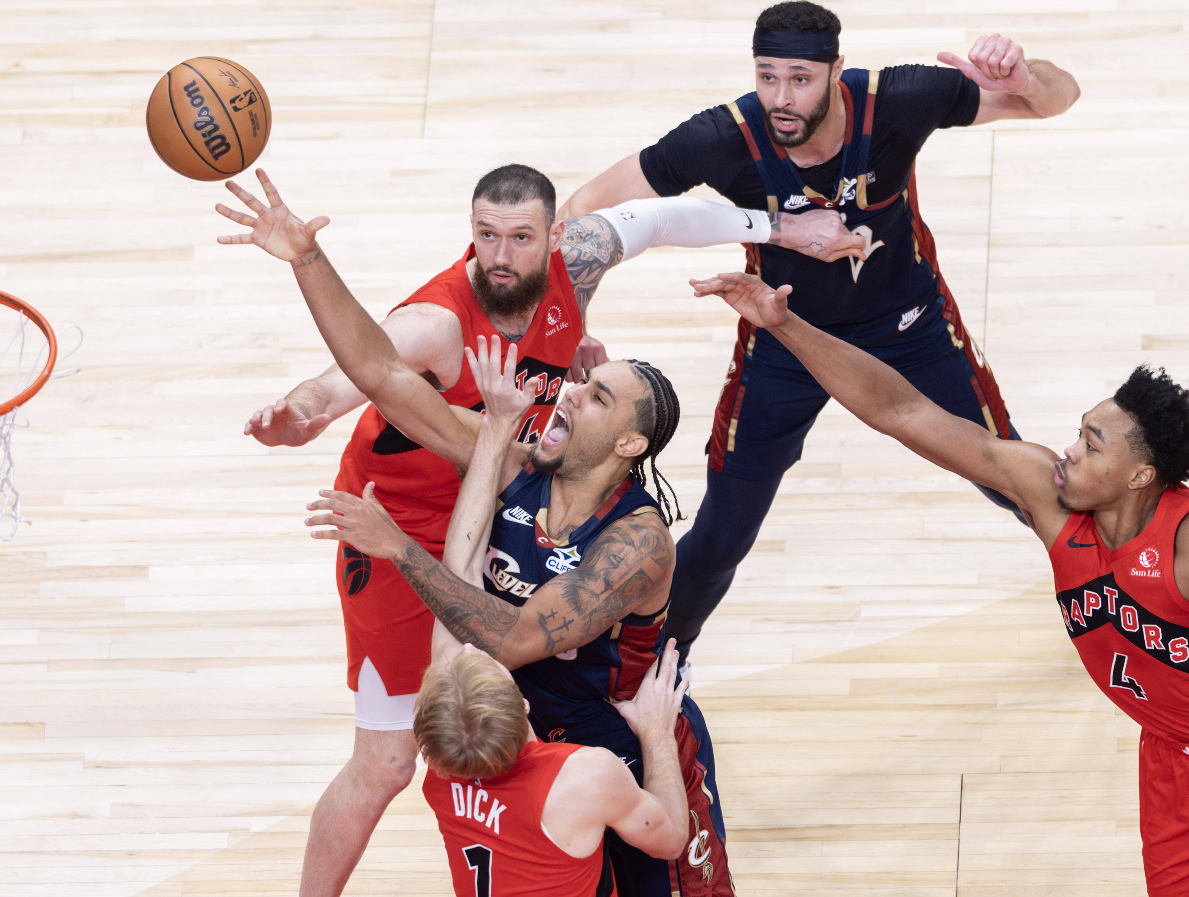 猛龙绝杀辽宁队，詹姆斯关键制胜