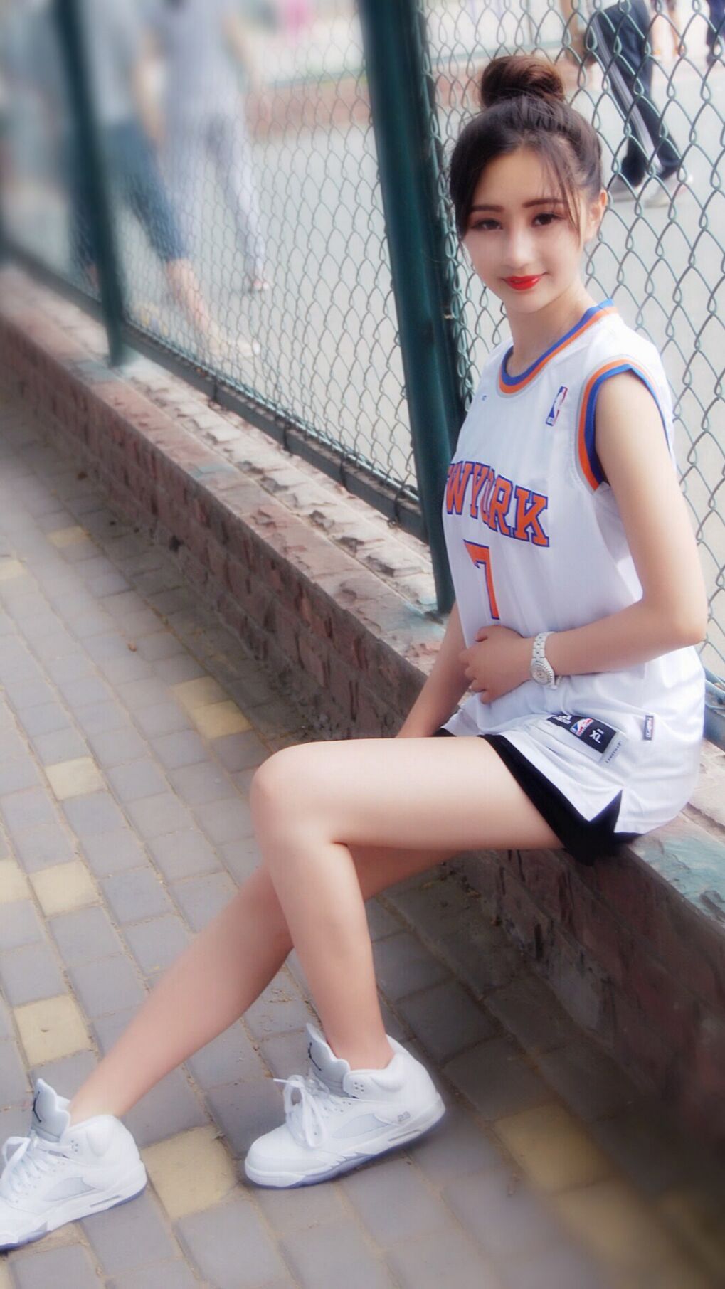 爱游戏体育-绿茵场的逆袭美学与方寸球台的极限突破