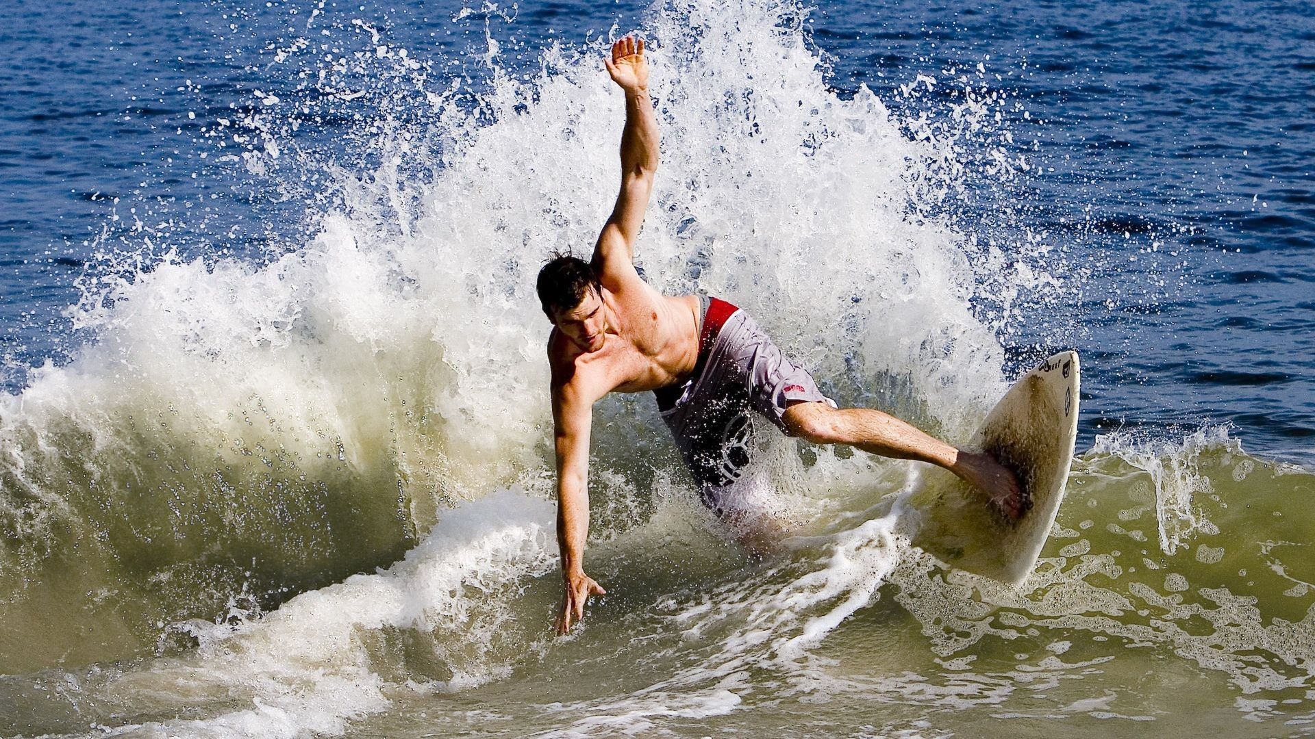 最后一投,切特在震耳欲聋的寂静中,听见自己肋骨愈合的声音