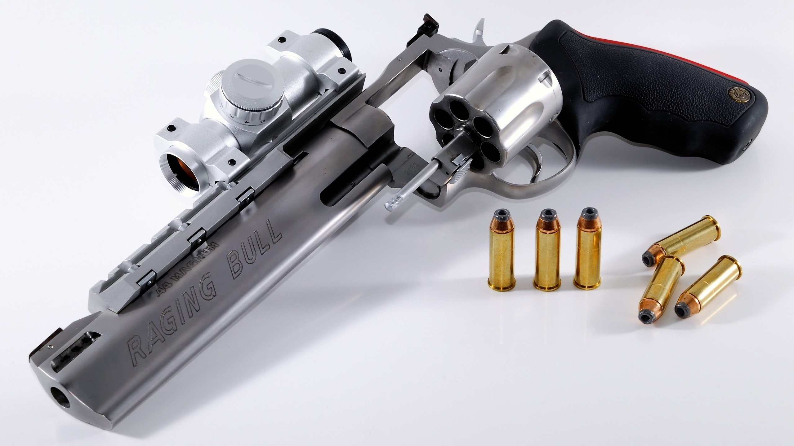 铁卫破局，银河战舰突围，当范戴克用实力正名时，皇马在硬仗中告诉世界何谓底蕴