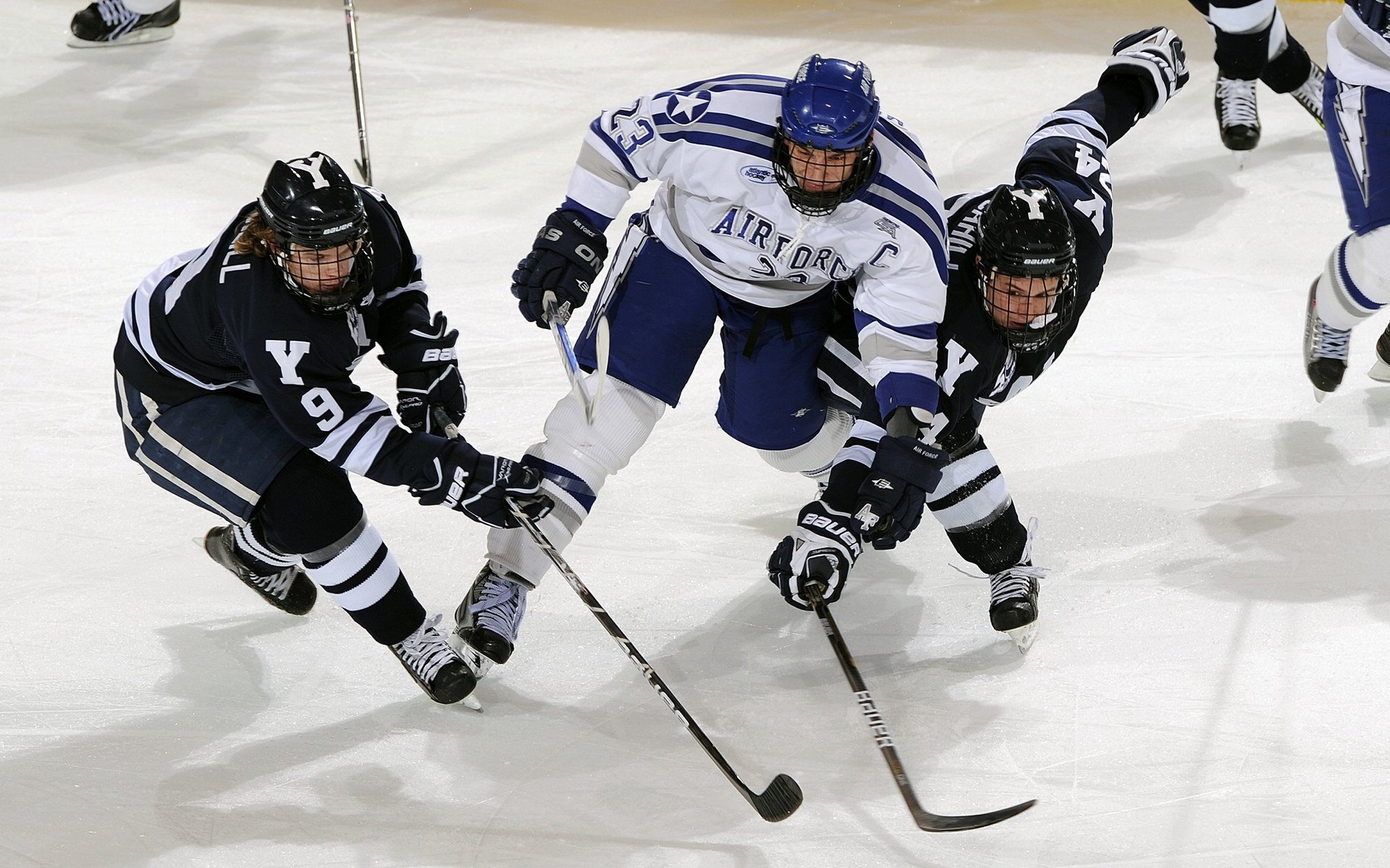 门将的怒吼与国歌的爆冷，偶然性如何雕塑体育史诗