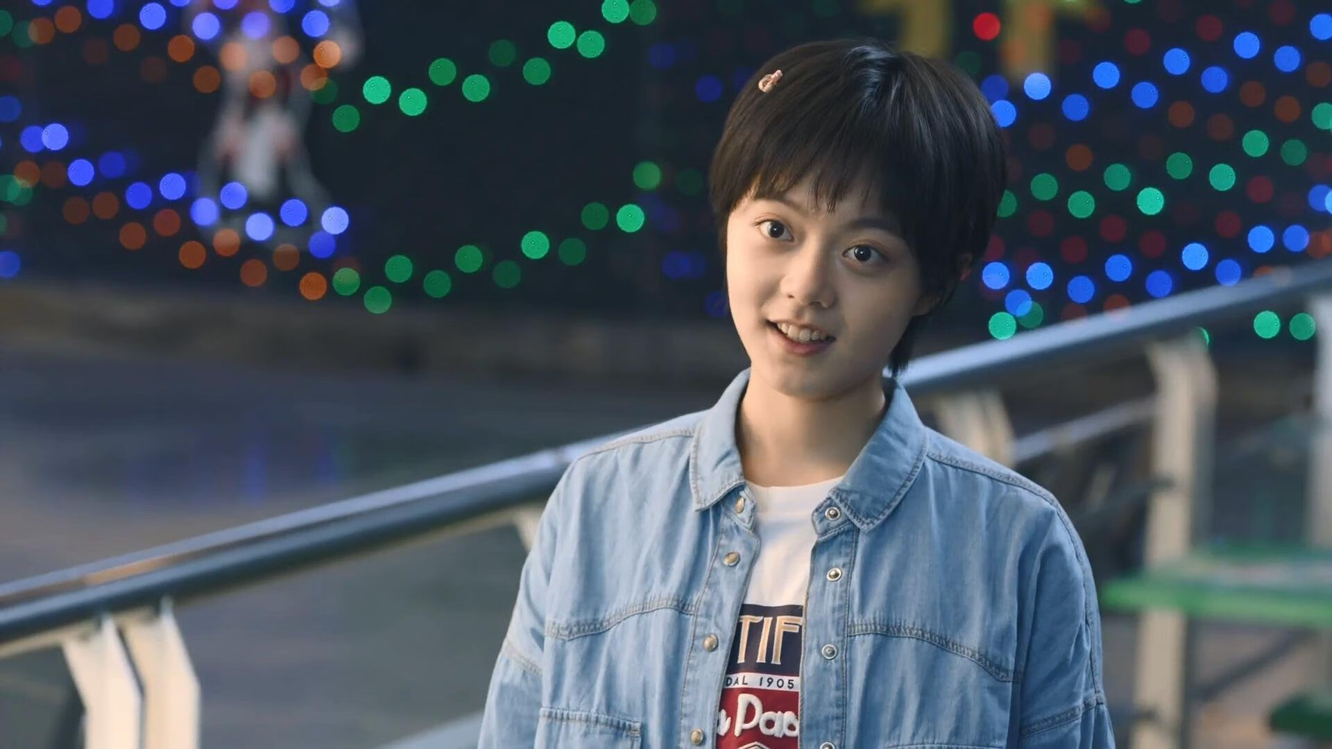 爱游戏大厅-看到这个充满挑战的组合，我理解您希望看到两个看似无关的事件如何被构建成一篇具有内在统一性的文章。这需要找到一个更高维度的主题来统领全文